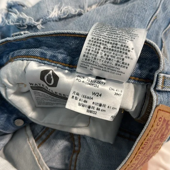 NWOT Levi’s 501 Jean Shorts Size 24 - Picture 5 of 5